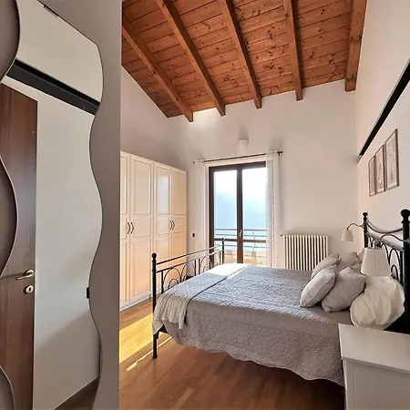 בית נופש Chiaro Di Luna - Carate Urio